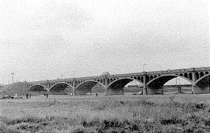 丸子橋（昭和41年） 橋の手前一帯に「青木根」の集落があった