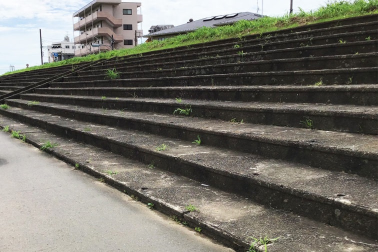 多摩川スピードウェイの観客席跡