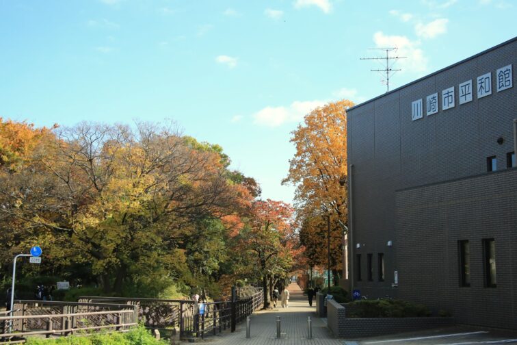 紅葉が美しい中原平和公園