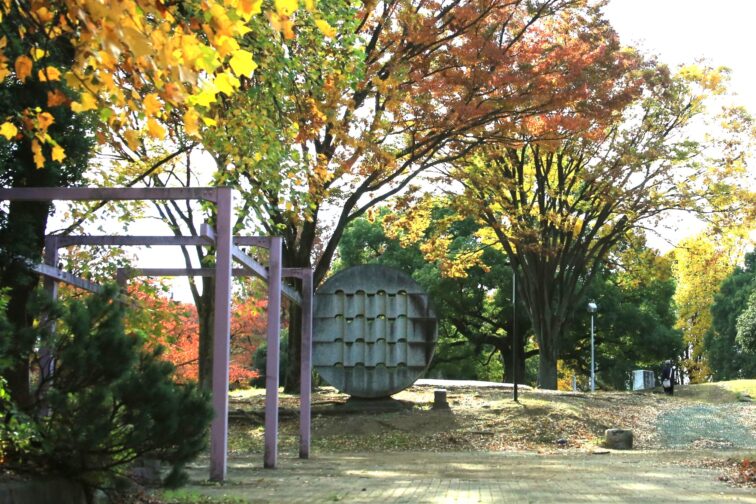 中原平和公園の彫刻
。「太陽」イバン・アボスカン/フランス